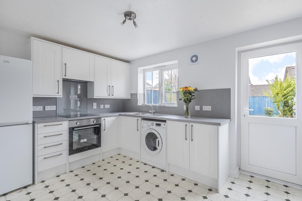 Property photo 2 of 10 Kitchen