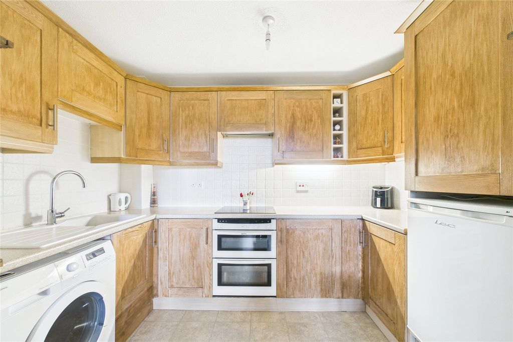 Property photo 3 of 8 Picture No. 10