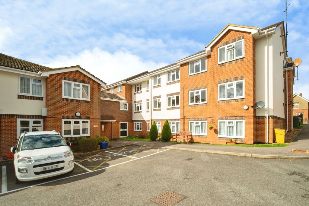 Property photo 1 of 18 Communal Entrance