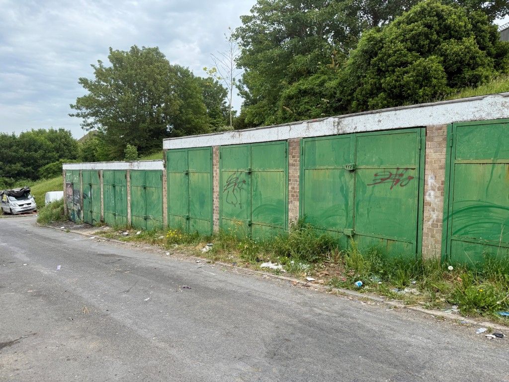 Property photo 1 of 1 Seven Lock-Up Garages