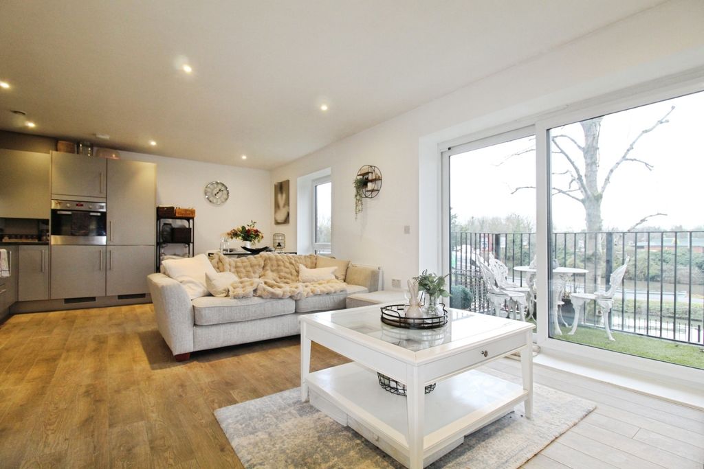 Property photo 2 of 19 Pbox-Img.Jpg