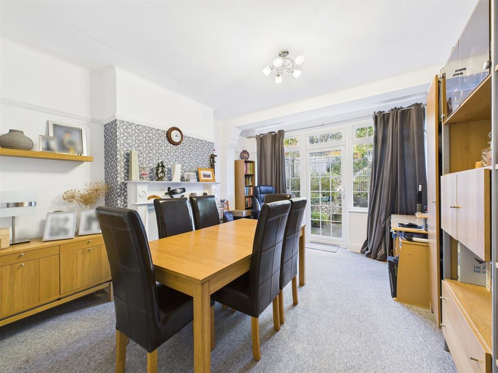 Property photo 3 of 14 Cam02885G0-Pr0518-Still005.Jpg