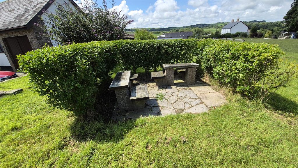Property photo 3 of 23 21.Jpg