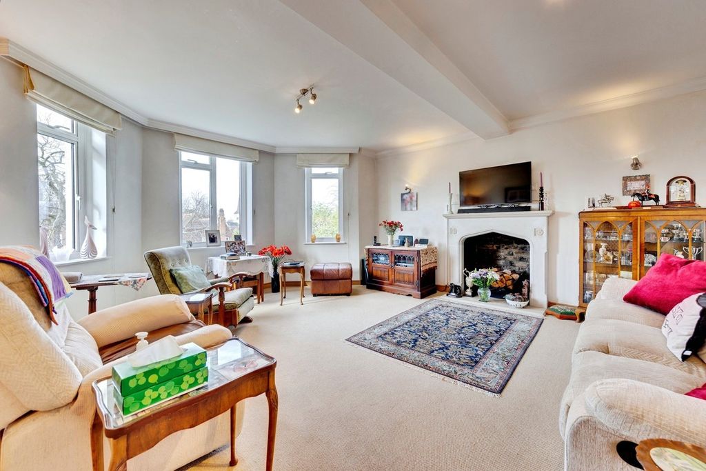 Property photo 2 of 20