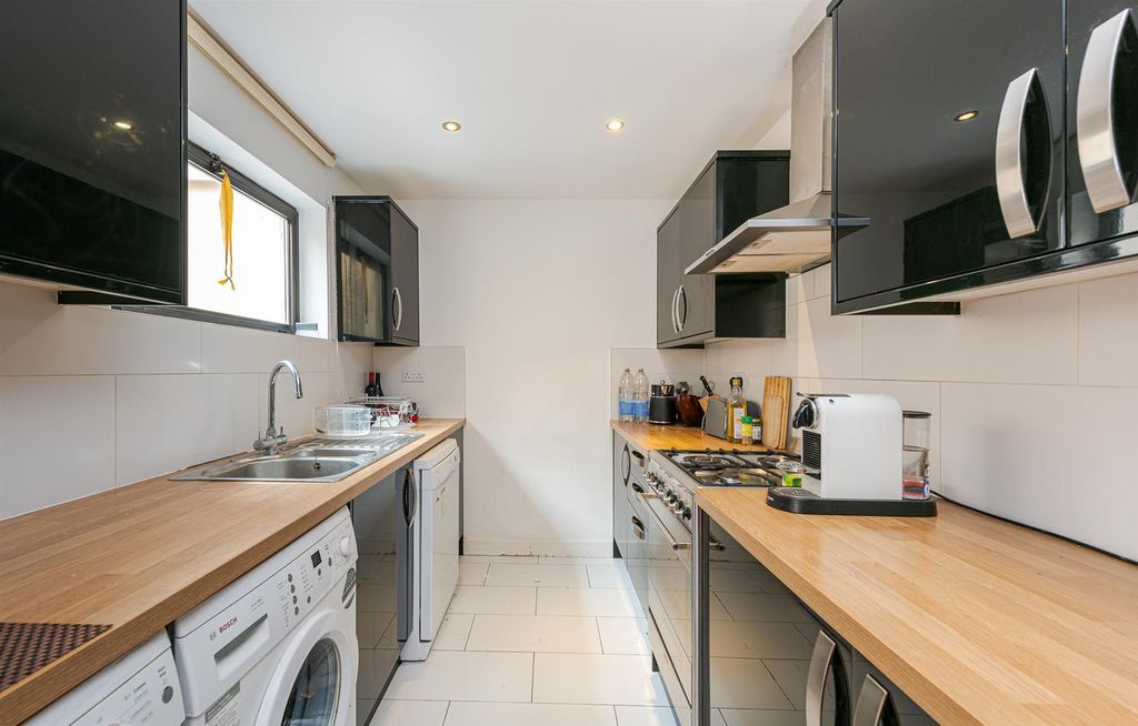 Property photo 3 of 10 William Cobbett Hse Flat A-4-2. Low Res.Jpg