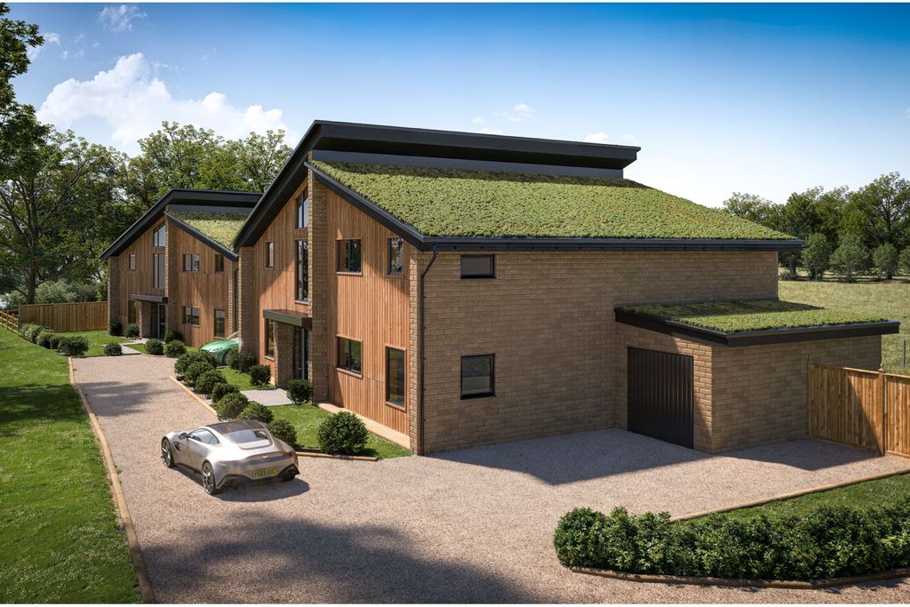 Property photo 1 of 13 Street Scene