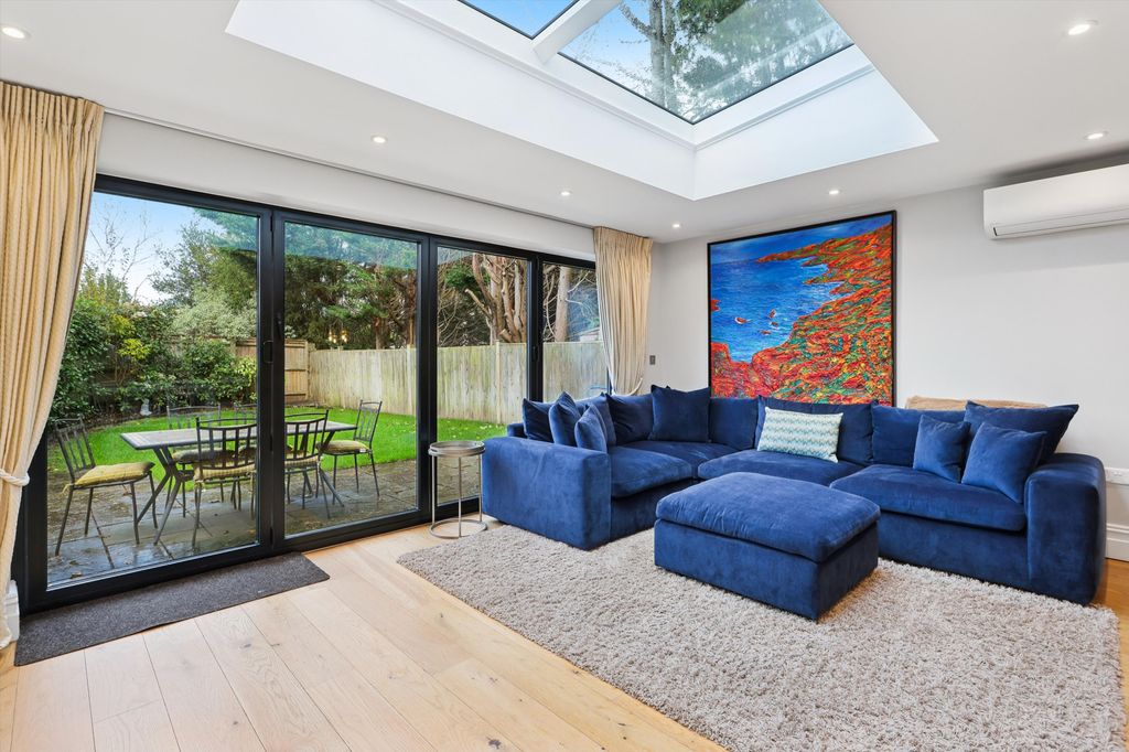 Property photo 3 of 16 Image