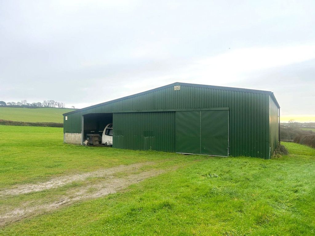 Property photo 2 of 8 Picture No. 18