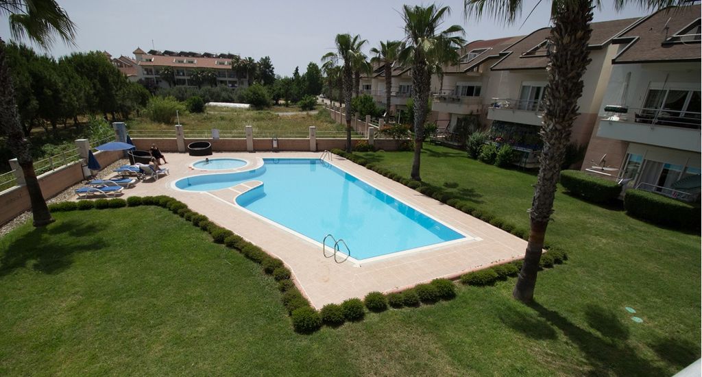 Property photo 2 of 13 Bargain 3-Bed Side Apartment - Shared Pool