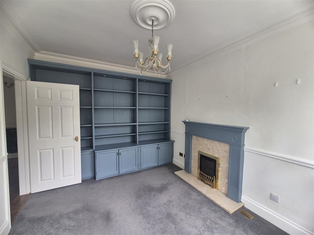 Property photo 2 of 28