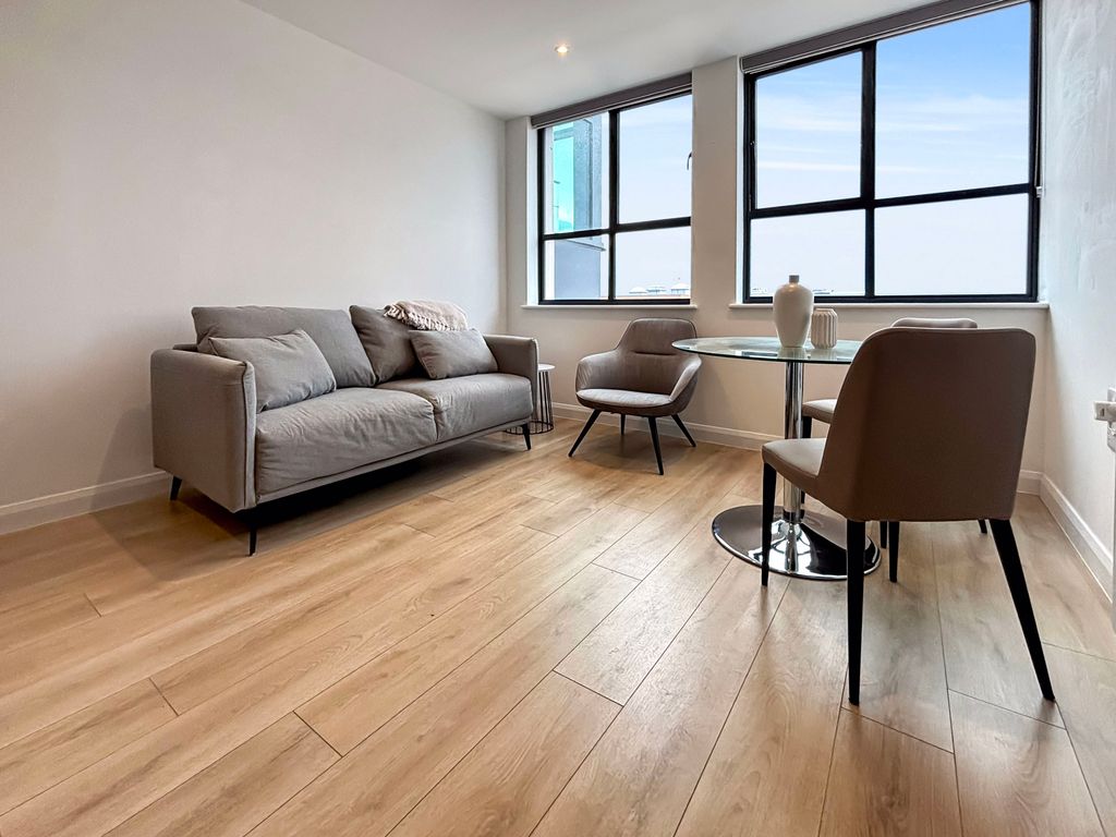 Property photo 1 of 8 Photo 5