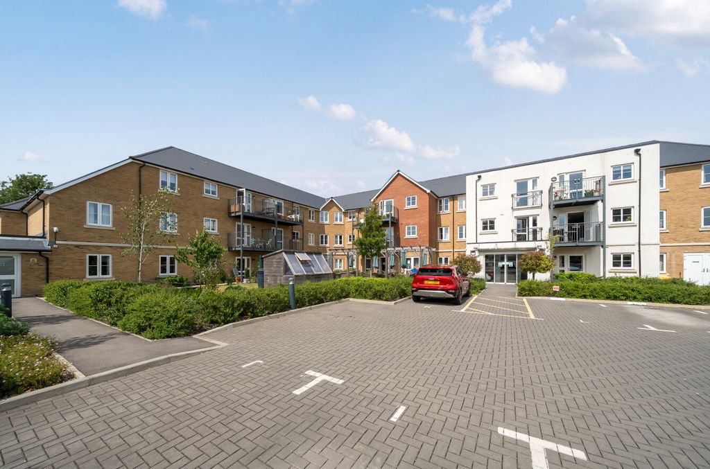 Property photo 1 of 12 1297551-2-683861F...