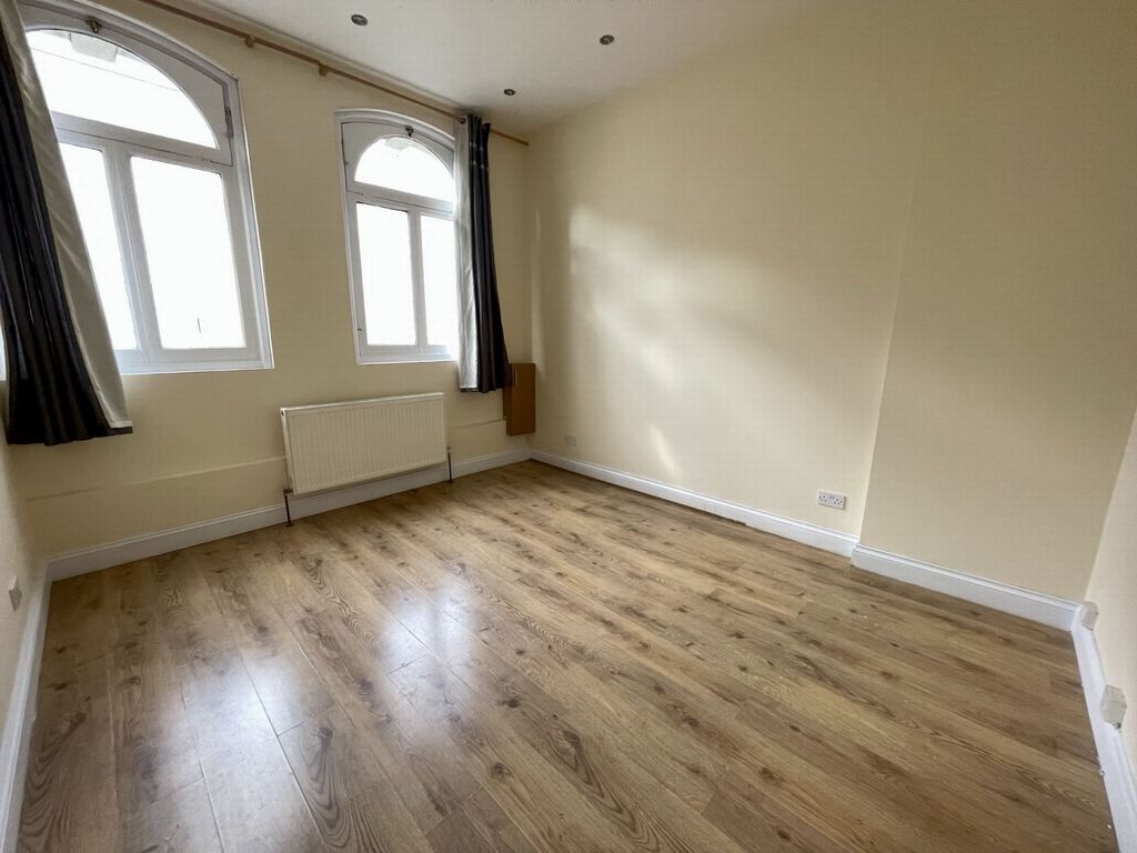 Property photo 3 of 7 Living Room