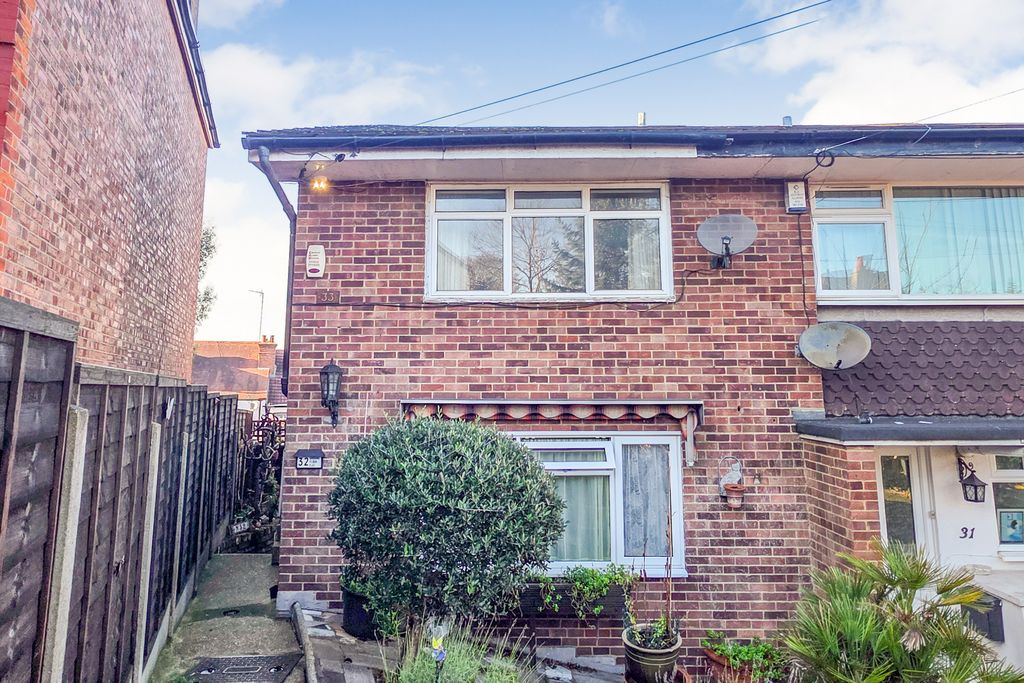 Property photo 1 of 13 33 Hillside Avenue, Wembley, Ha9 8Dy