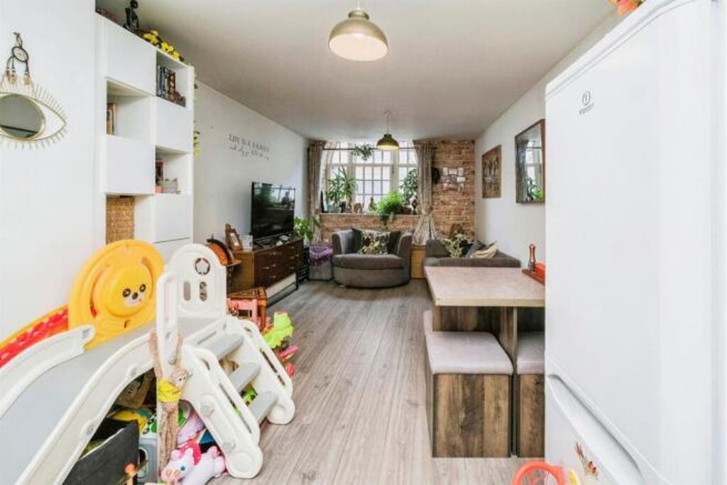 Property photo 3 of 10