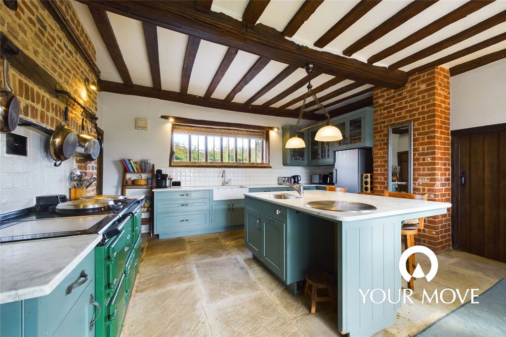 Property photo 3 of 31 Kitchen / Breakfast