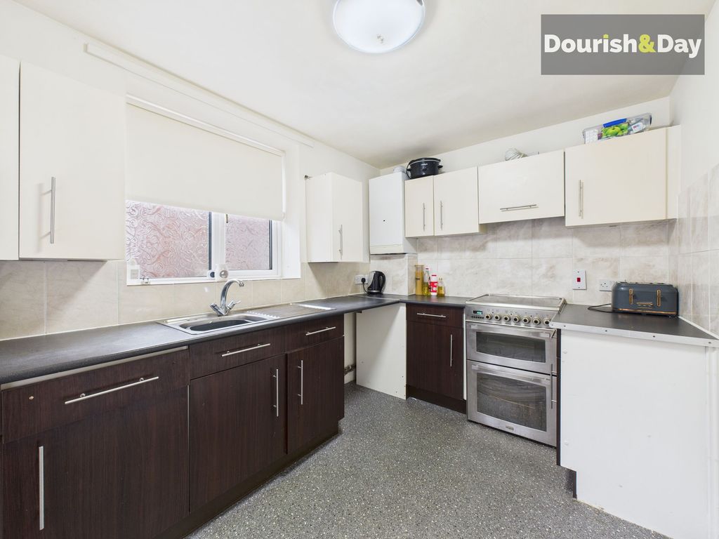 Property photo 2 of 18 Kitchen