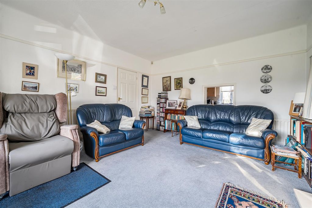 Property photo 2 of 20 1409935-21-6989F6056F0F9.Jpg