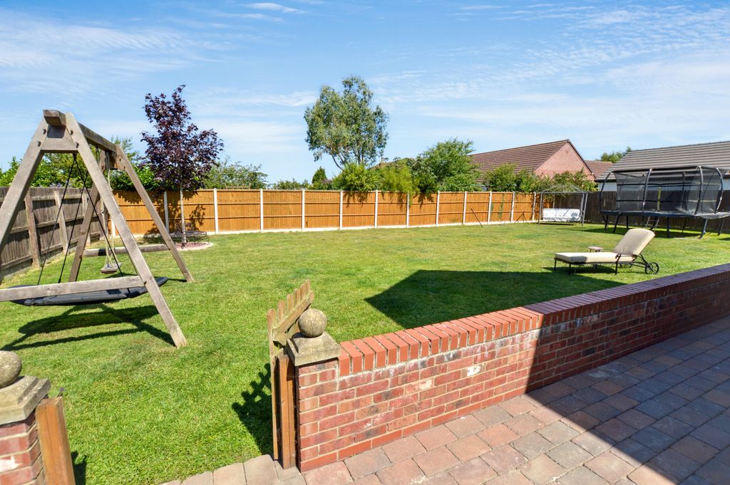 Property photo 2 of 43 Luan House 20th July 26 (38)