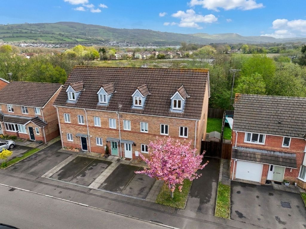 Property photo 1 of 33