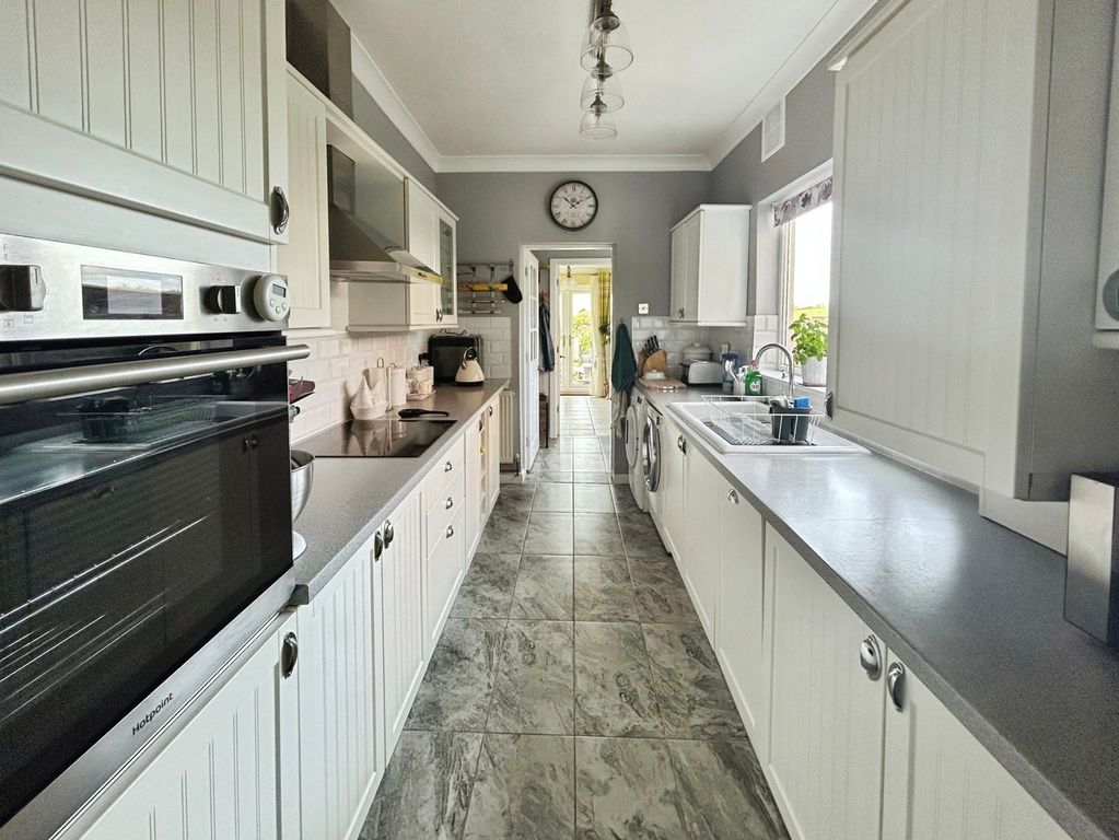 Property photo 2 of 25 Kitchen