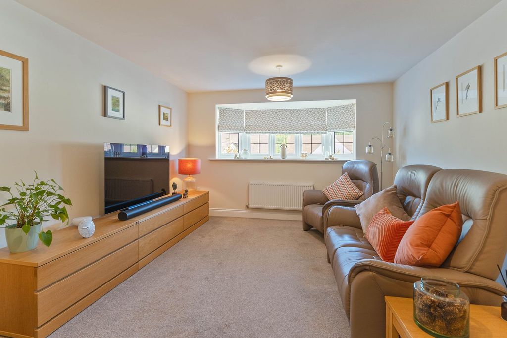 Property photo 3 of 33