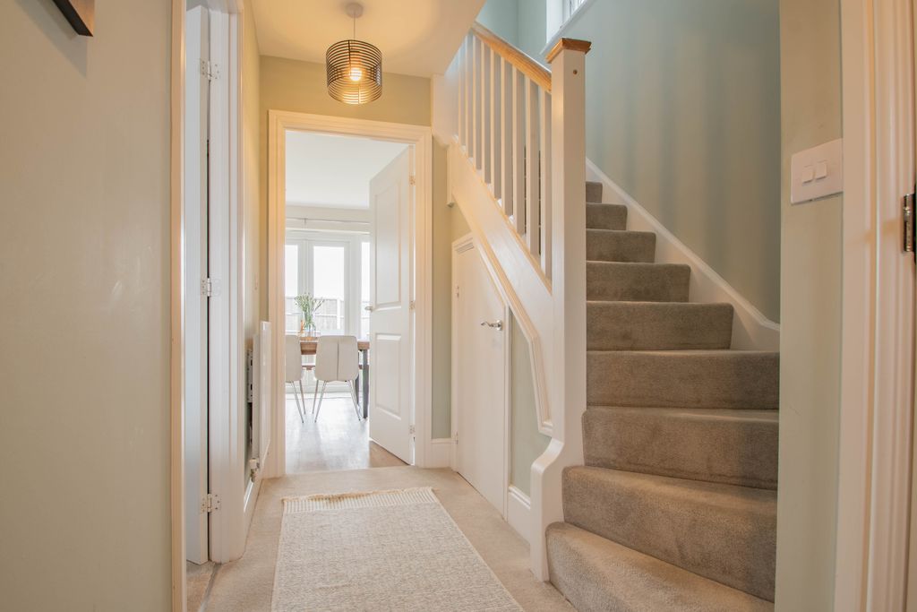 Property photo 2 of 19 Photo 4