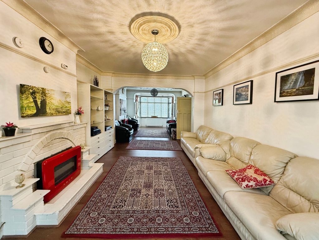 Property photo 3 of 17 A83310Db-Img_4368