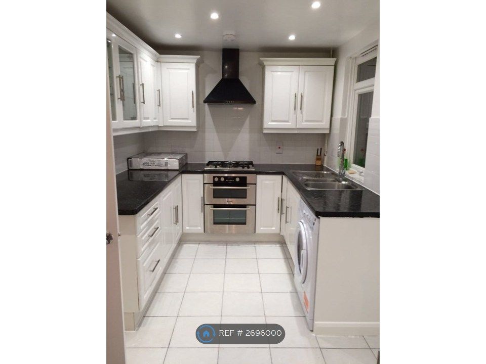 Property photo 3 of 4 Kitchen