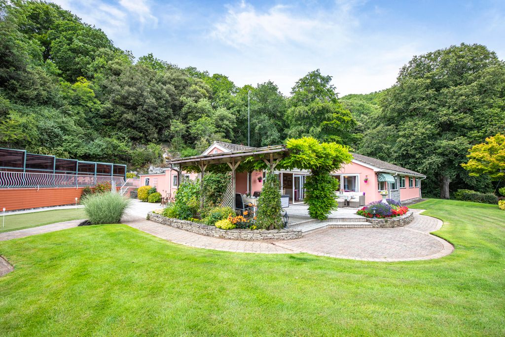 Property photo 2 of 18