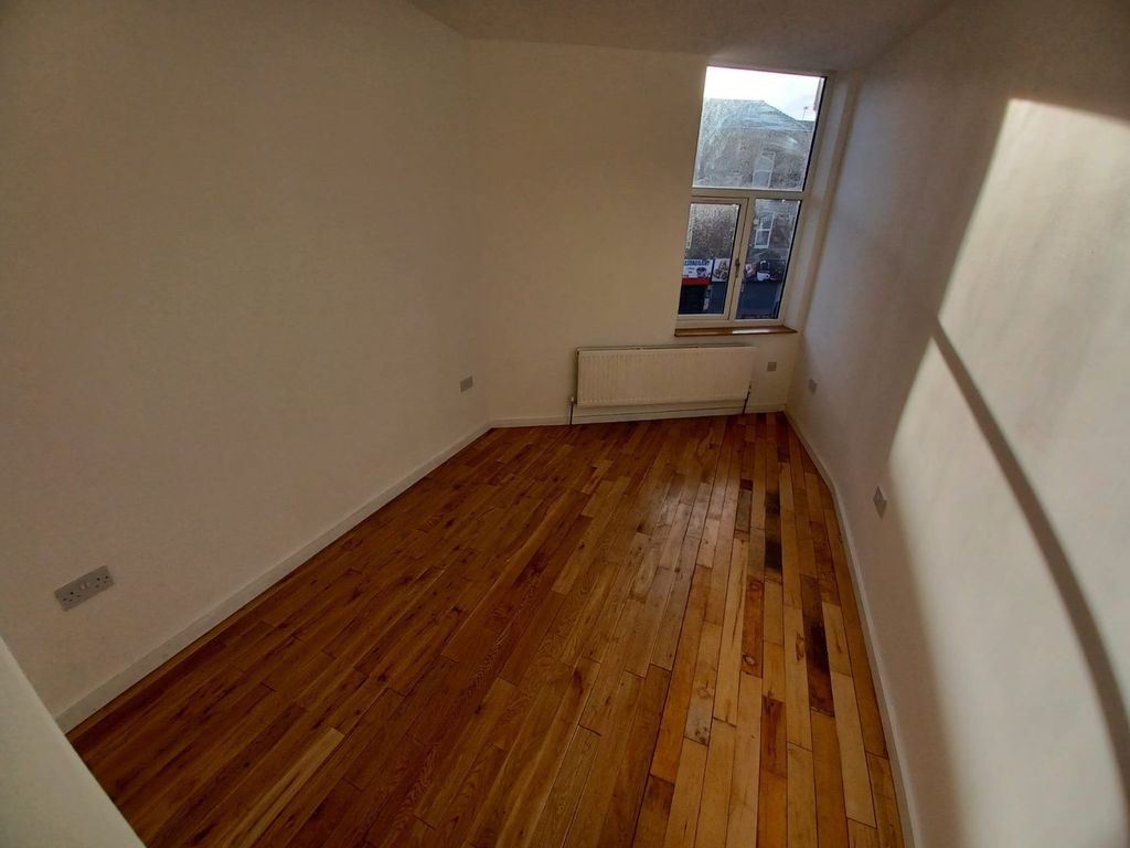 Property photo 3 of 16 Picture No. 02