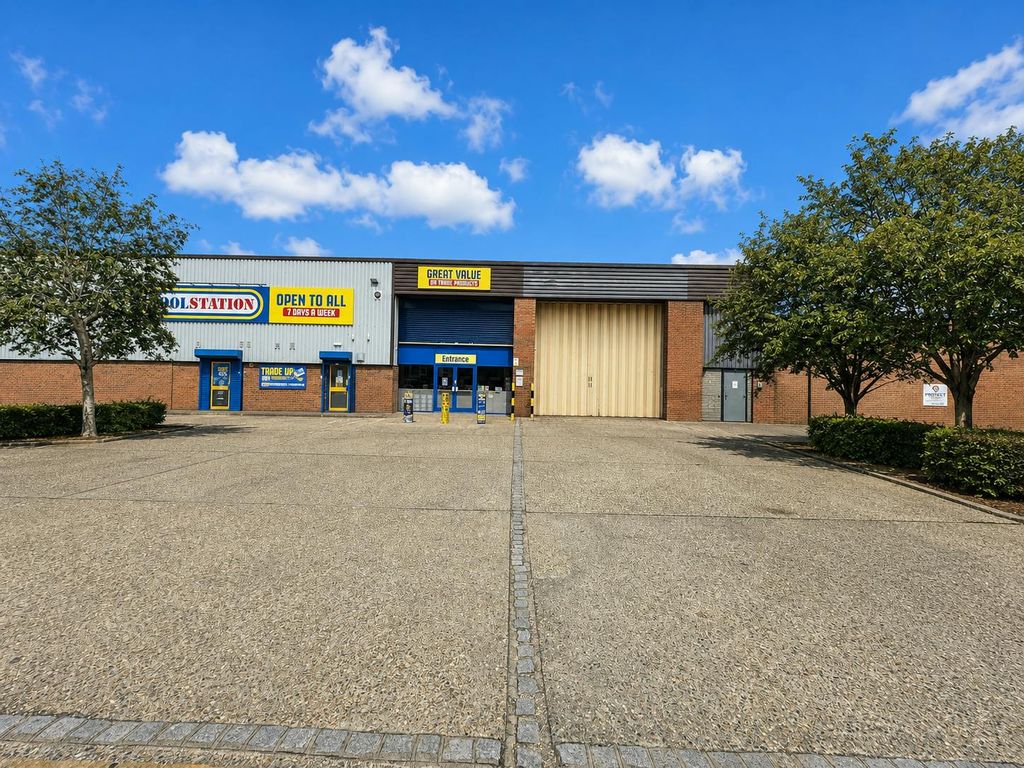 Property photo 3 of 7 Shutter Loading Door - Finchley.Png