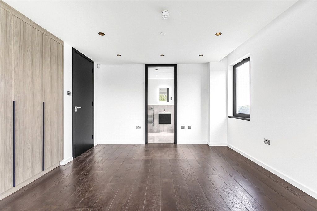 Additional image 28 of 6 bed detached house to rentRosebury Close, Goffs Oak, Waltham Cross, Hertfordshire EN7