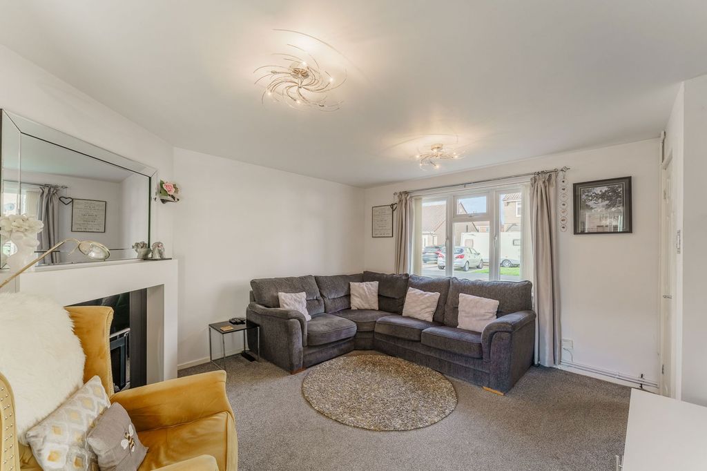 Property photo 3 of 25