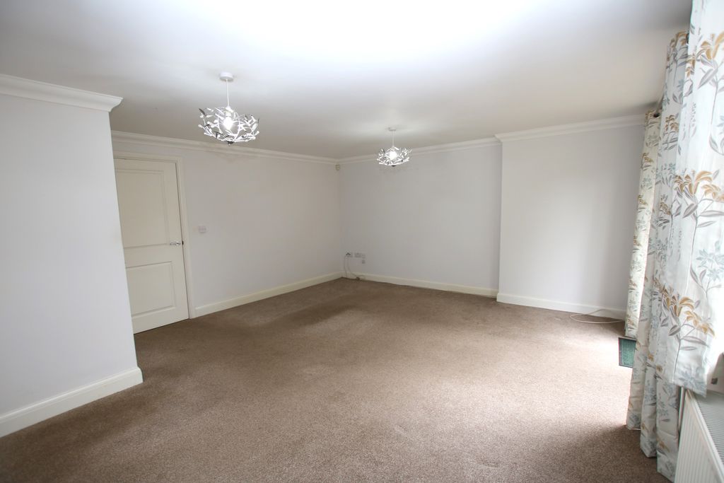 Property photo 2 of 13 Byforda