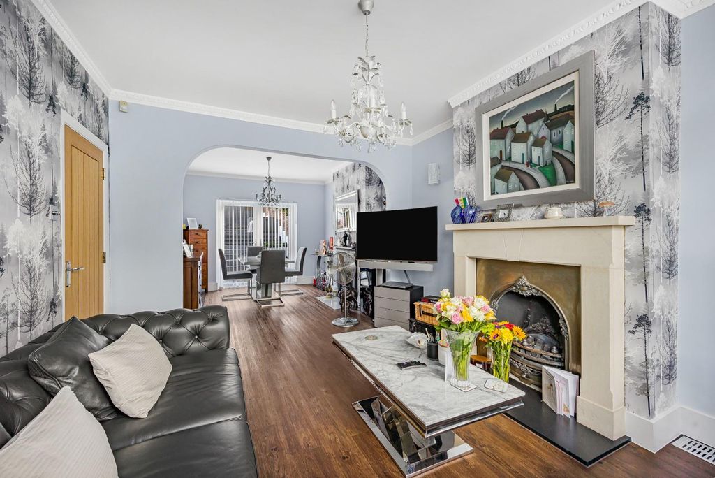 Property photo 2 of 18