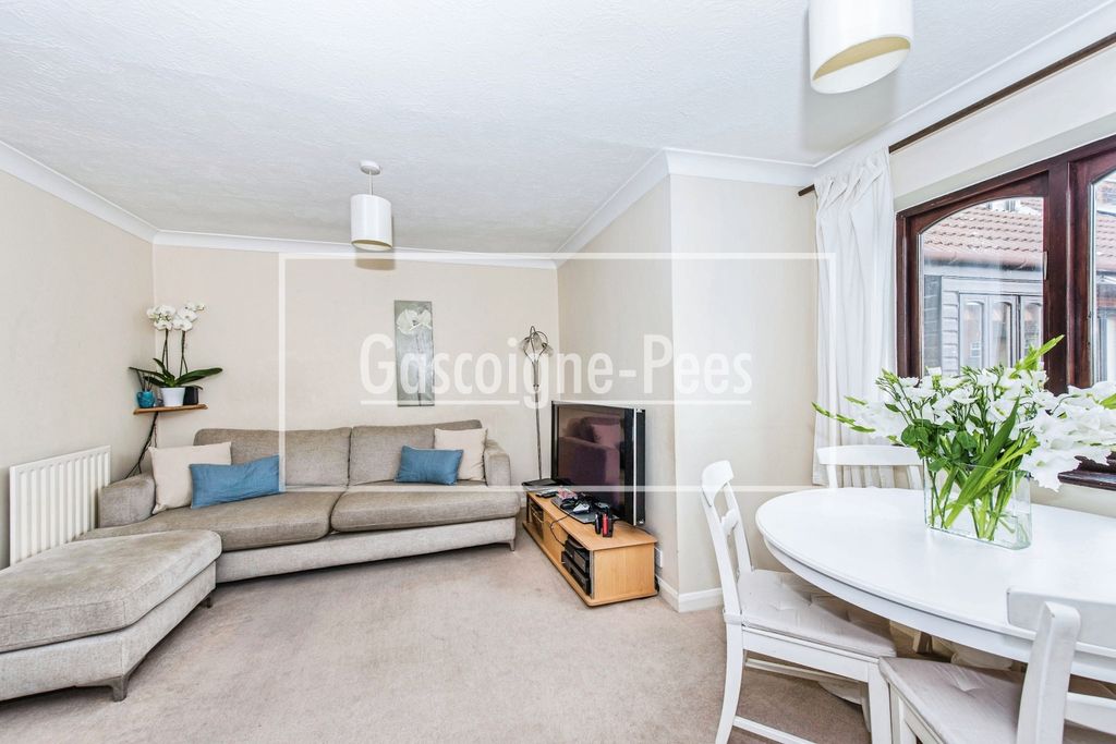 Property photo 2 of 8