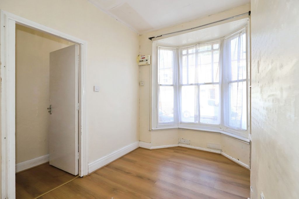 Property photo 3 of 17 Pbox-Img.Jpg