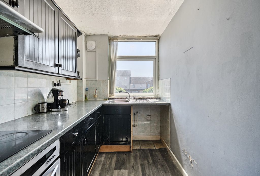 Property photo 3 of 13 1290924-37-68272d...