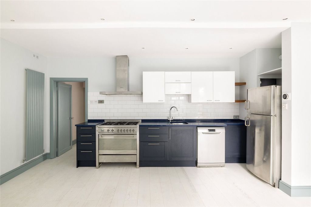 Property photo 2 of 12 Picture No. 10