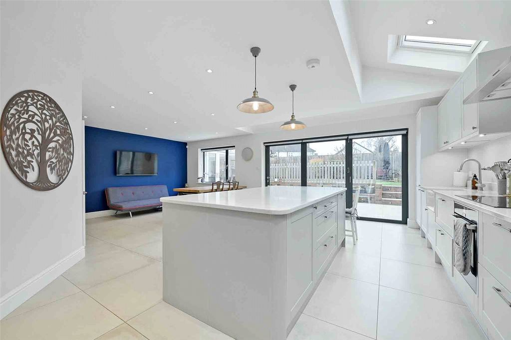 Property photo 2 of 20 Kitchen