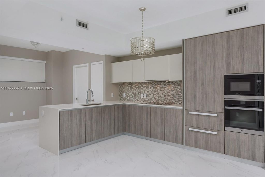 Property photo 3 of 44 <Alttext/>