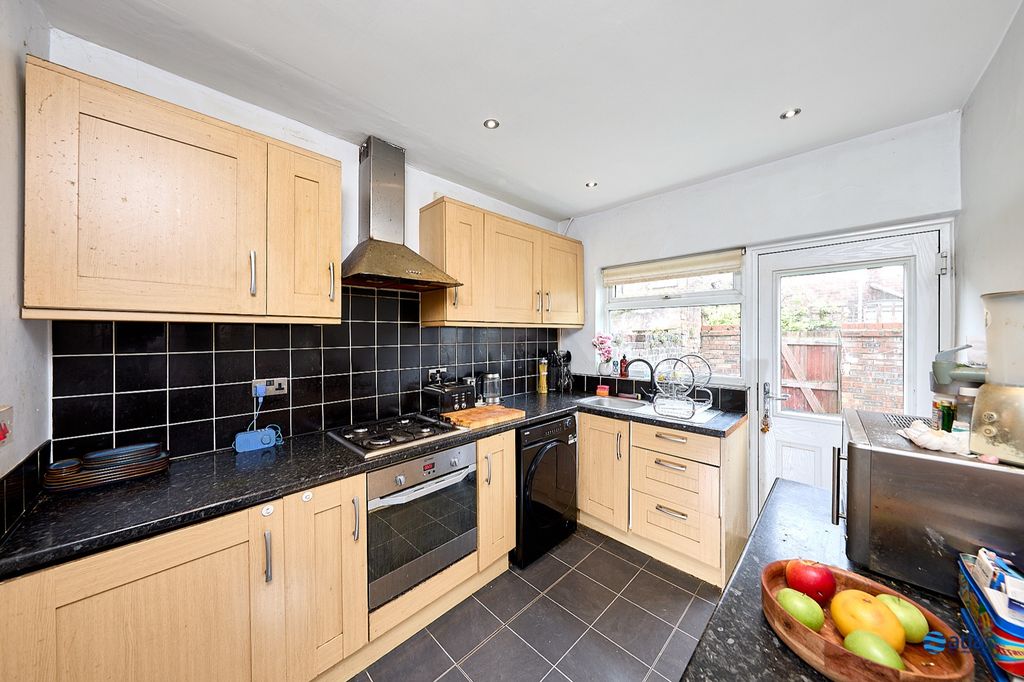 Property photo 3 of 14 Kitchen