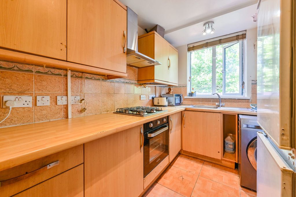 Property photo 3 of 11