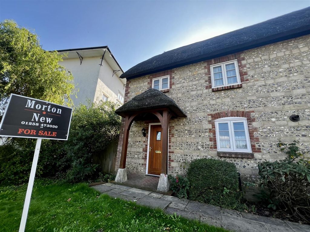 Property photo 1 of 11 Front