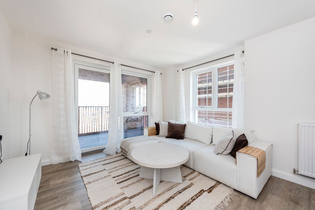 Property photo 1 of 11 Pbox-Img.Jpg