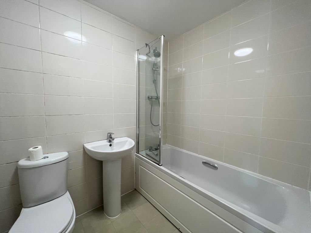 Property photo 3 of 14 Bathroom