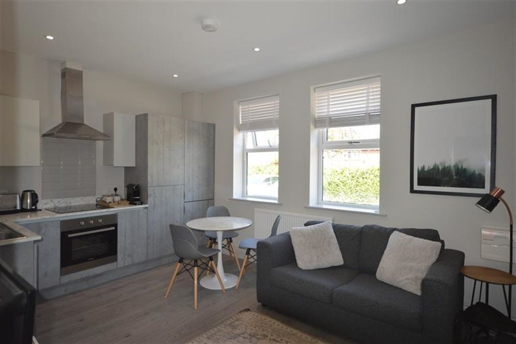 Property photo 1 of 10 (Main)