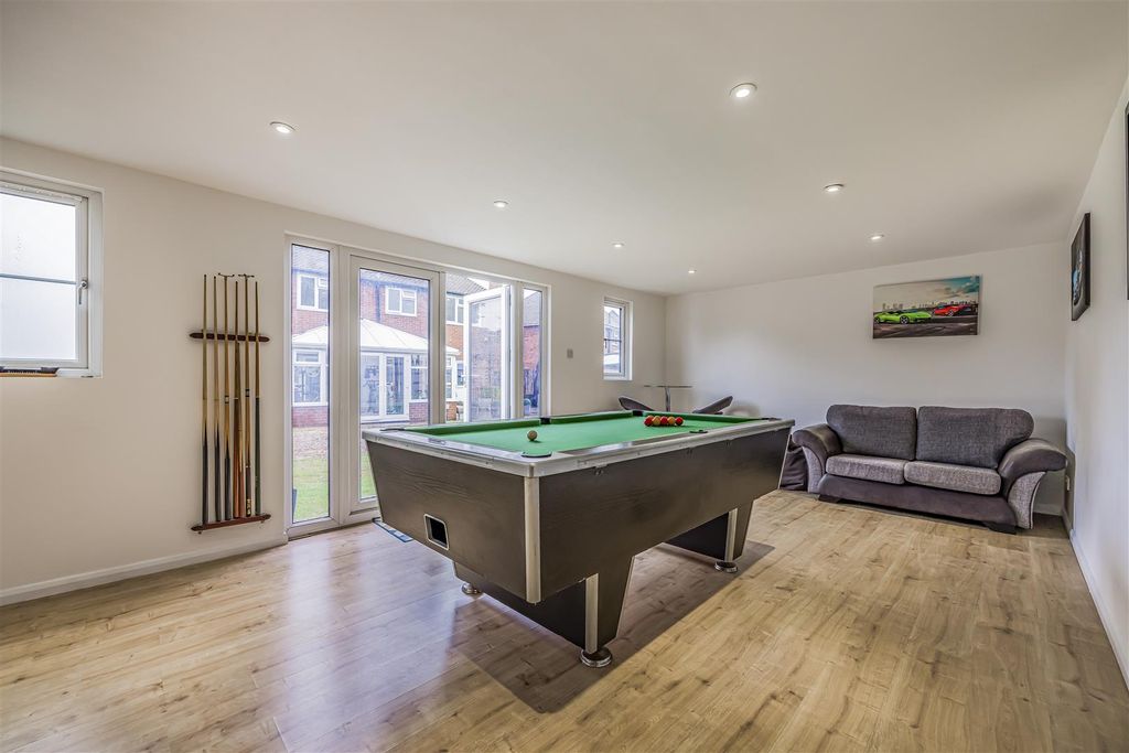 Property photo 2 of 30 7 Norris Gardens, Havant-Porticomarketing-Soldby-2