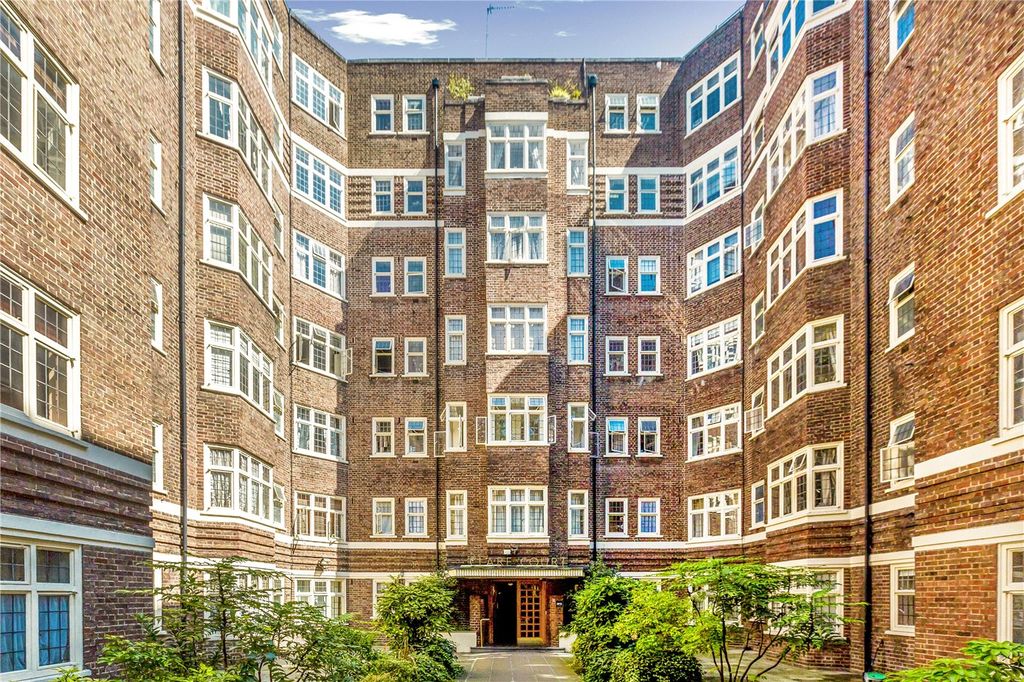 Property photo 1 of 13 Clare Court